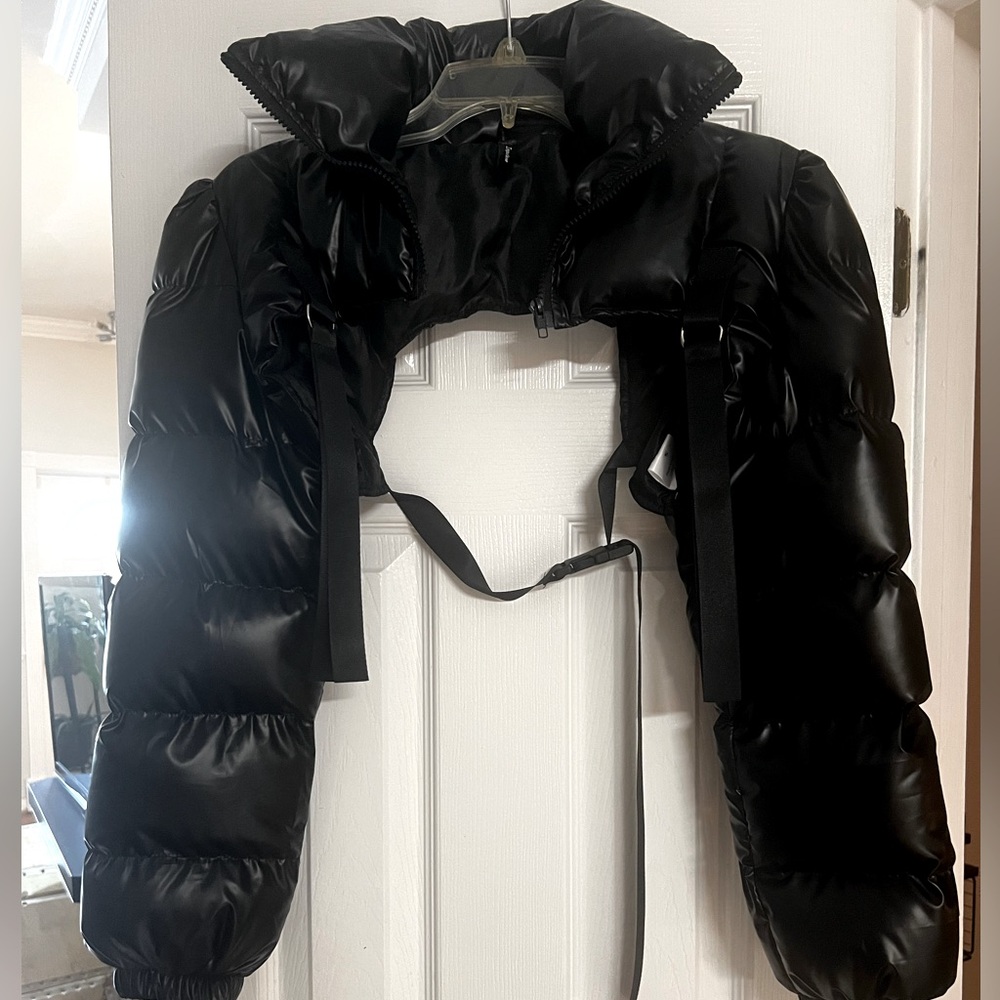 Crop bubble jacket. Very lightweight and stylish